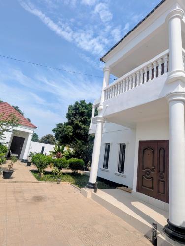 Heather's Retreat in Brufut