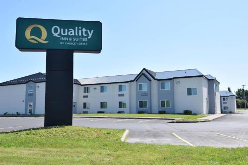 Quality Inn & Suites Watertown Fort Drum in Calcium, USA