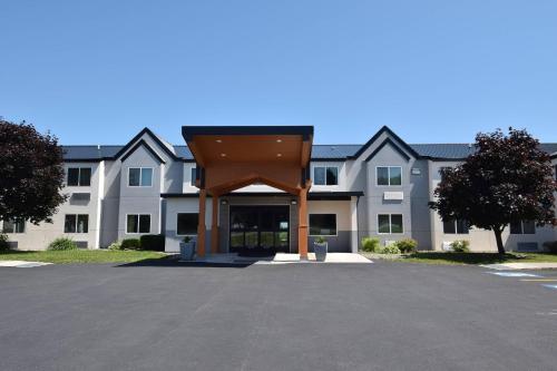 Quality Inn & Suites Watertown Fort Drum in Calcium, USA