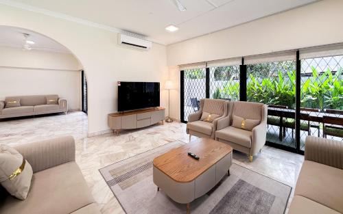 Damansara Heights Luxury Villa with Pool (16 pax) - image 12