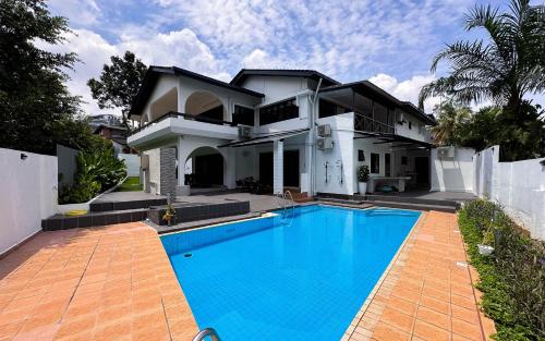 Damansara Heights Luxury Villa with Private Pool, Kuala Lumpur