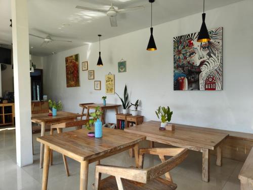 ล็อบบี้, มานูเวอร์ จิมบารัน เซิร์ฟ แอนด์ สเตย์ (Manuver Jimbaran Surf and Stay) in อูลูวาตู