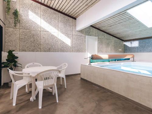 Swimming pool, Family-friendly Oasis - By Traum Ferienwohnungen in Asaa