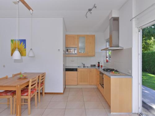 廚房, Bungalow near Veerse Meer  Beach in 金帕蘭