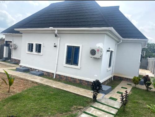 Pinnacle-Plus Service Apartment in อะคูร์