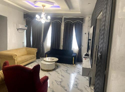 Pinnacle-Plus Service Apartment in อะคูร์