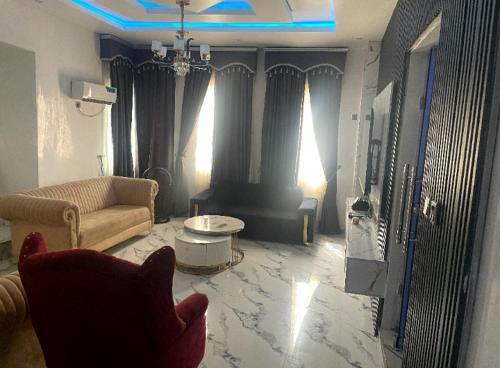 Pinnacle-Plus Service Apartment in อะคูร์