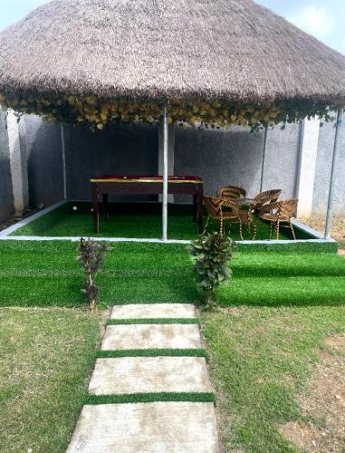 Pinnacle-Plus Service Apartment in อะคูร์