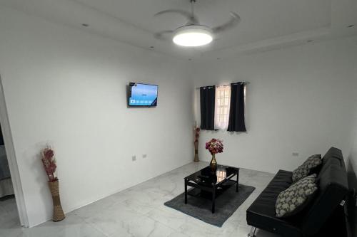 1 Bed - Sleeps 4 - Parking - 5 Min to Beach, Mammee Bay (foto 8)