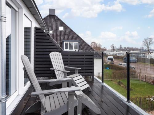 Erkély/terasz, Apartment near Sneekermeer with Marina Access in Offingawier