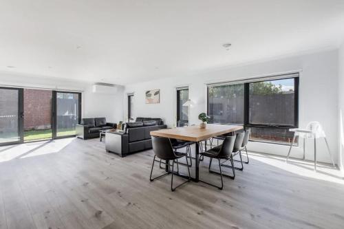 Modern Comfort in Avondale Heights Family Home in Braybrook
