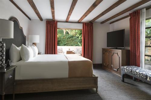 1 king bed, 1 queen bed