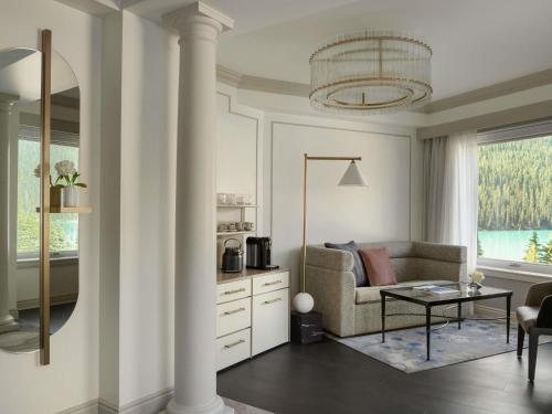 Junior King Suite with Lake View