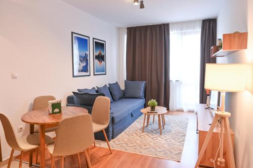 Cozy Flat with Pool & Mountain Views, Near Gondola by Flat Mаnаger, Bansko (zdjęcie 6)