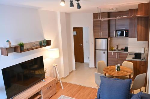 Cozy Flat with Pool & Mountain Views, Near Gondola by Flat Mаnаger, Bansko (zdjęcie 3)