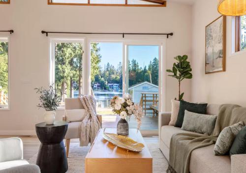 Skats, # Marbella Lane - Nature Escape at Shady Lake in Cascade-Fairwood (WA)