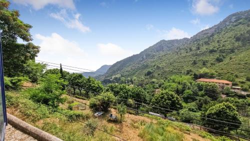 Charmante Maison Avec Vue Montagne Proche Plage in Sainte-Agnes