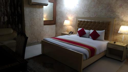 Premier Inn Heights hotel Davis Road Lahore - image 8