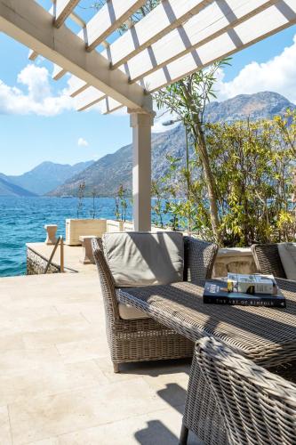 Villa Katarina on Kotor Bay in لجوتا