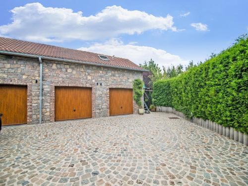 Charming Stay Near Forests