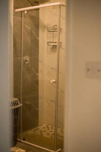 ฝักบัว, Mansions Flat in ฮาราเร
