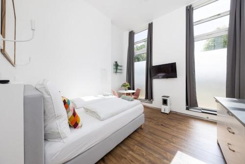 Great 1-room apartment with free underground parking, Берлин (фото 8)