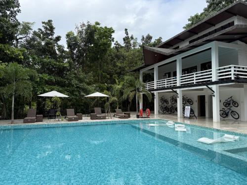 Islas Moriones Beach Resort