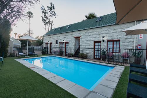 Úszómedence, 88 Baron van Reede Guesthouse in Oudtshoorn