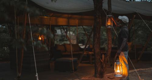 Hideaways Camelthorn Bush Camp, Greater Moremi in Chiro Pan