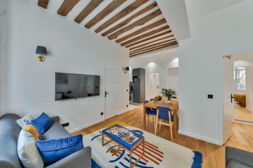 Urban Flat 98 - 4 Bedrooms Apartment center of Paris - image 9