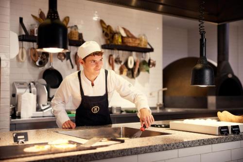 Restaurant, Van der Valk Hotel Sassenheim - Leiden in Sassenheim