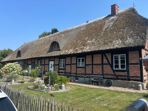 Erholung unterm Reetdach in Bad Kleinen