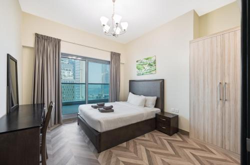 Family-Sized 4BR I Pool, Jacuzzi & Gym, Dubai (Foto 9)