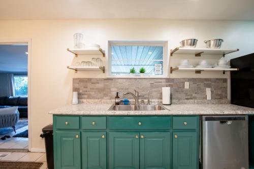 Modern in the Magic City near พิพิธภัณฑ์มูลนิธิการบินเซาธ์เทิร์น