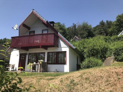 Holiday home in Reimboldshausen with balcony in Kemmerode, Deutschland