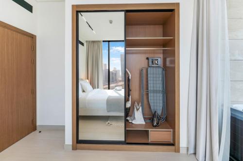 FAM Living Trillionaire Residences Premium Studio with Private Jacuzzi and Canal View, Dubái (foto 10)