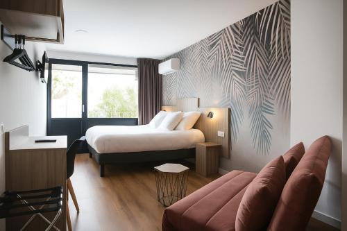 1 queen bed, 1 sofa bed