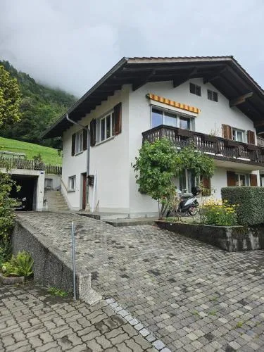 Completely refurbished comfortable apartment in Goldswil, Schweiz