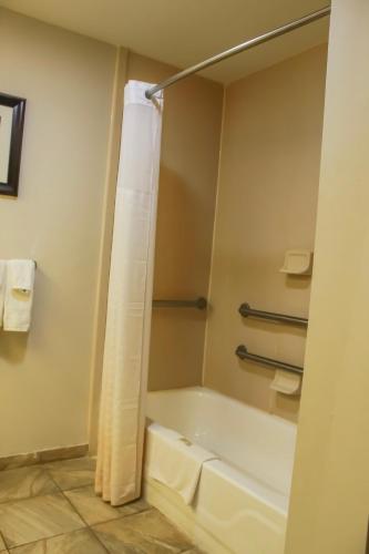 Cedartown Inn & Suites
