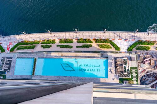 FAM Living Trillionaire Residences Premium Studio with Private Jacuzzi and Canal View, Dubái (foto 2)