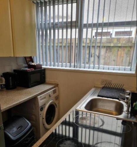 Tudors eSuites - Stratford Budget Friendly Apartments #676S in King's Heath