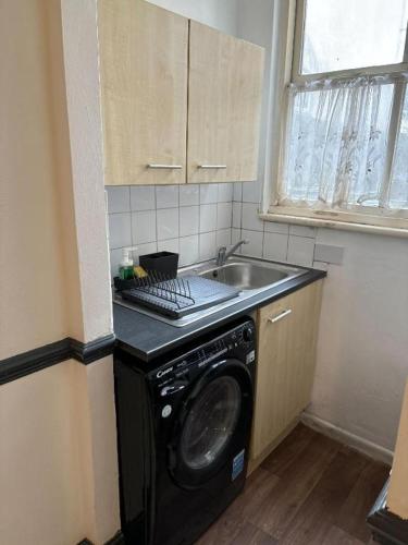 Tudors eSuites - Stratford Budget Friendly Apartments #676S in King's Heath