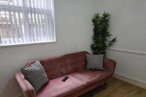 Tudors eSuites - Stratford Budget Friendly Apartments #676S in King's Heath