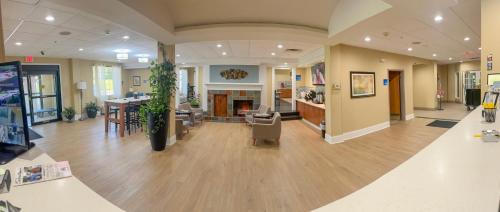 大堂, Cedartown Inn & Suites in 錫達敦