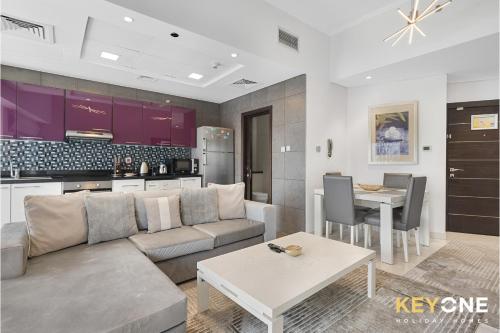 Cayan Escape Lavish 1BR with Sea View – Dubai, AR