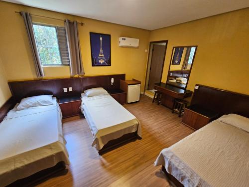 3 twin beds