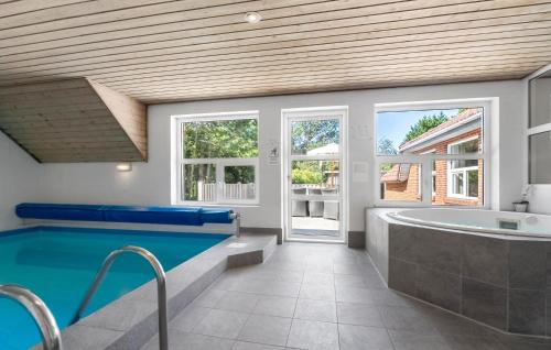 Uima-allas, Holiday Home Søren Gades Mark Blavand Denm in Oksby