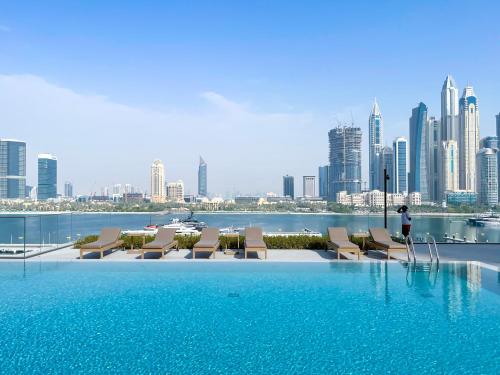 Emaar Palace Beach Front Apartment with Balcony Pool & Atlantis Views l Palm Dubai in Madinat Zayid