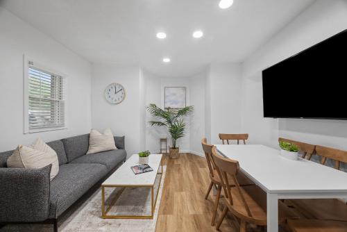 Modern & Spacious Four Bedroom Apartment in Gibsonia, Pittsburgh, Unit 1