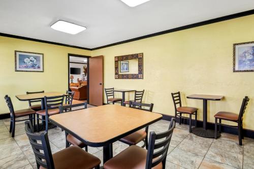 Americas Best Value Inn Midlothian in Midlothian, USA
